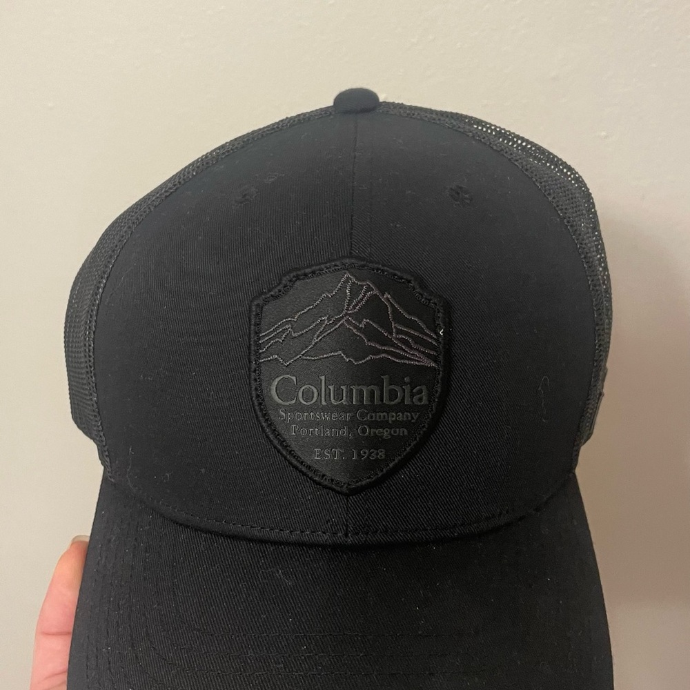 Columbia Charcoal Black Cap